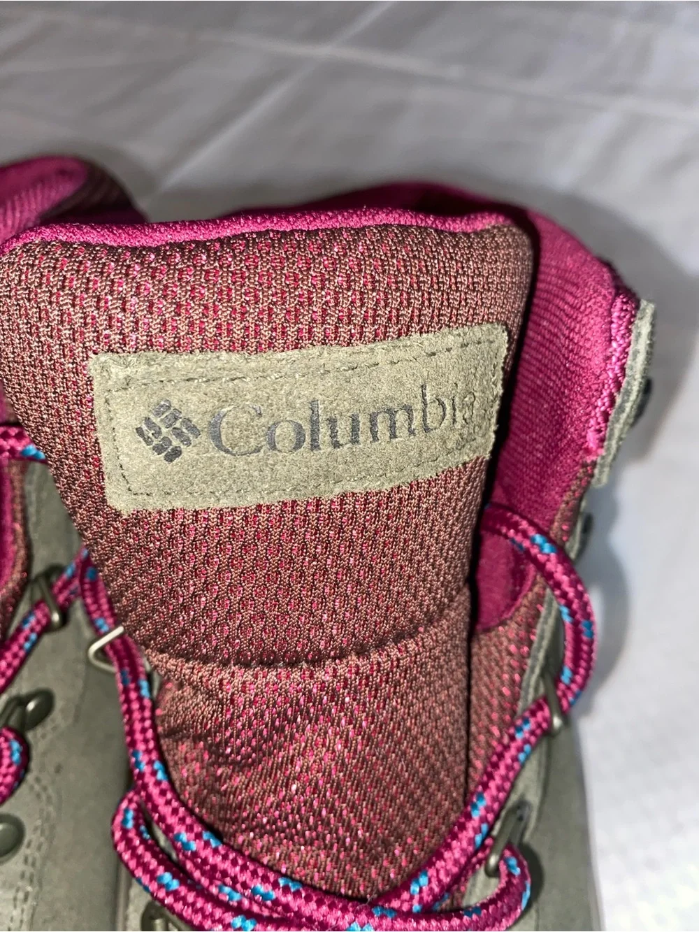NWOT Columbia Olive Suede Winter Boots with Berry Trim